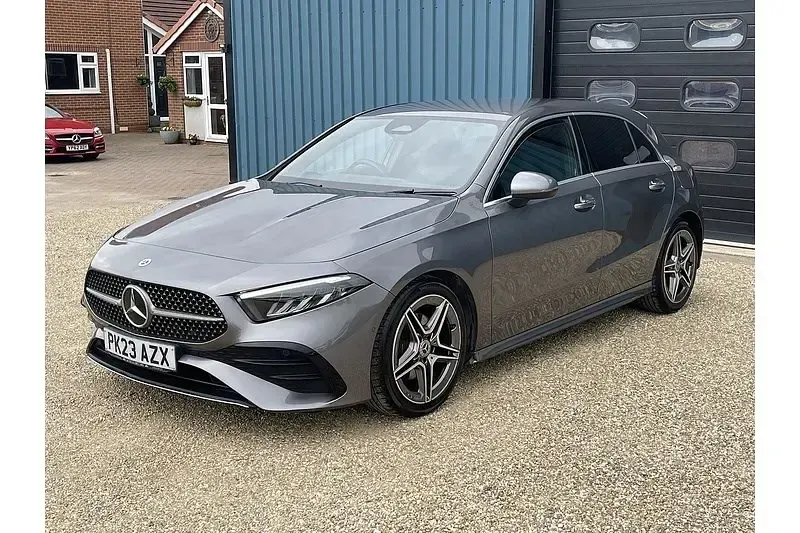 Begagnad Mercedes A200 Executive 2023 Grå Halvkombi