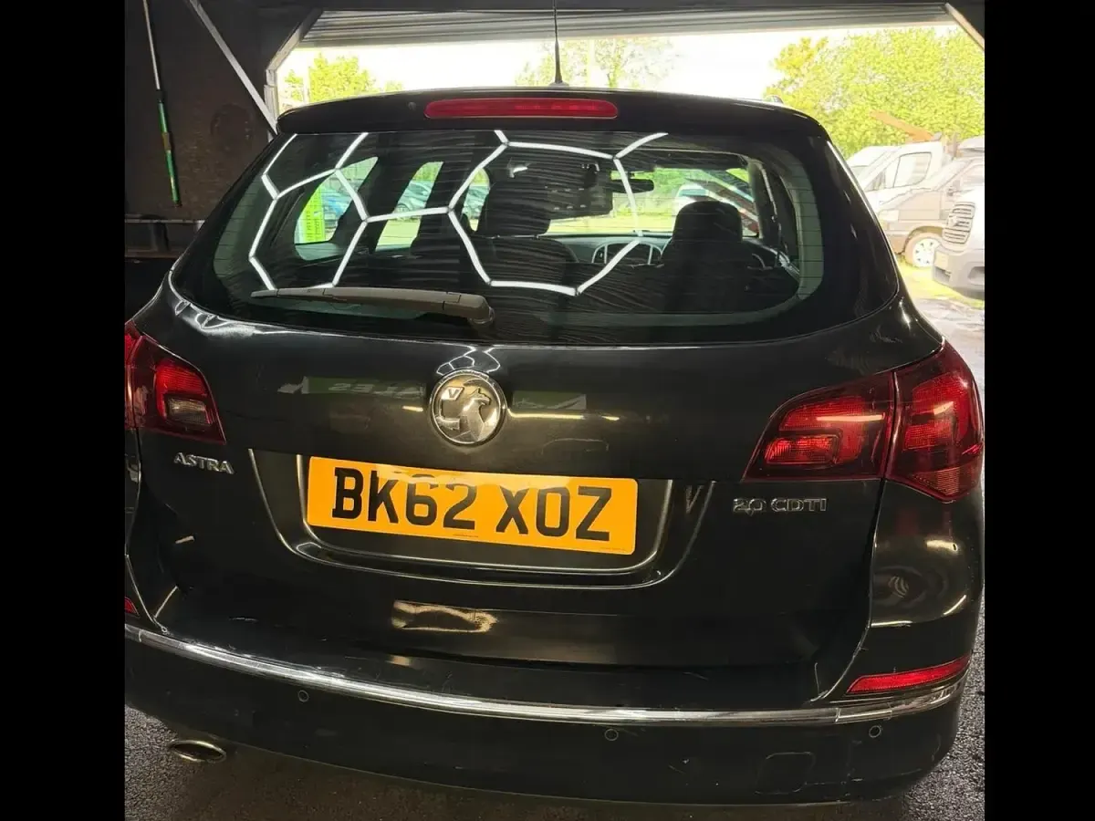 Used Vauxhall Astra SRi 165 HP (121 kW) 2012 Black Estate