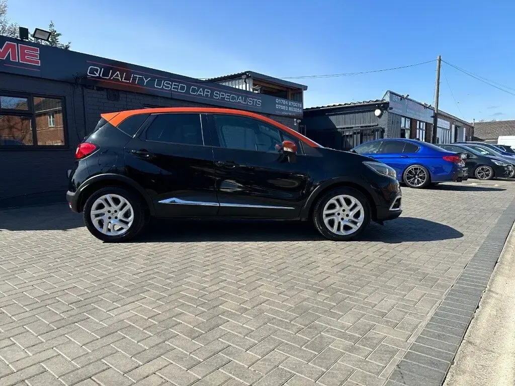 Used Renault Captur Dynamique 90 HP (66 kW) 2015 Black/orange SUV