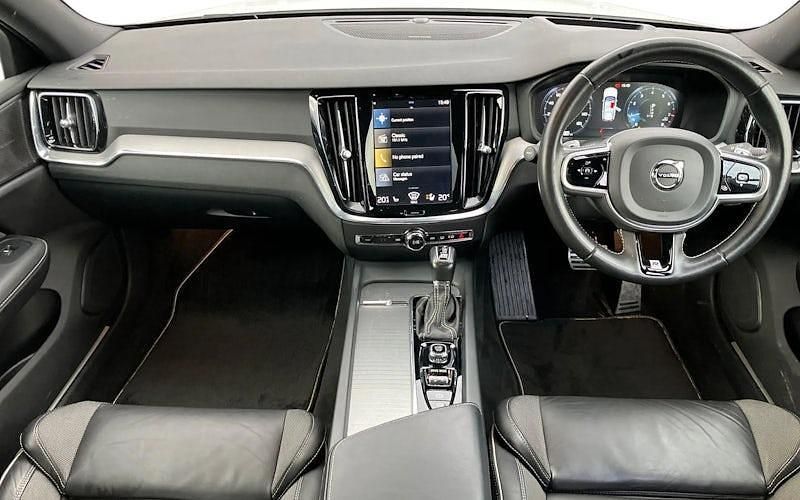 Used Volvo V60 R-Design 190 HP (139 kW) 2020 White Estate