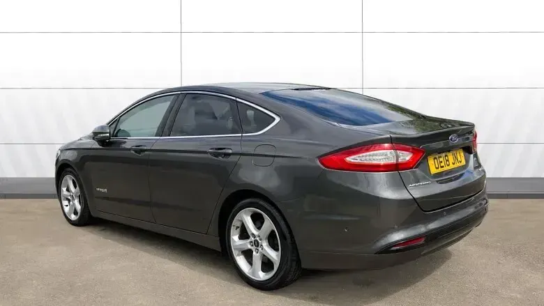 Begagnad Ford Mondeo Titanium 187 HK (137 kW) 2018 Grå Sedan