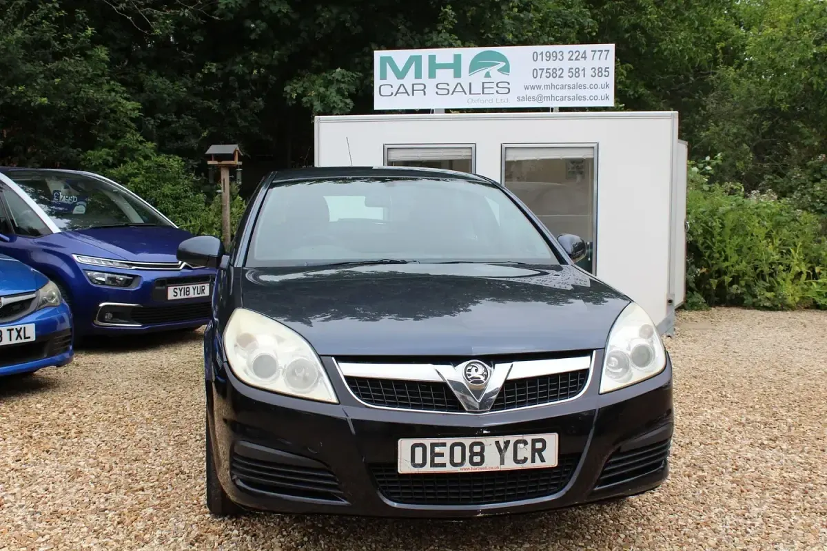 Used Vauxhall Vectra 138 HP (101 kW) 2008 Blue Hatchback