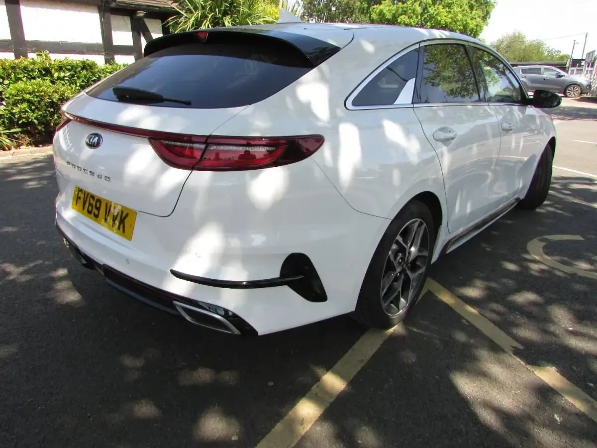 Used Kia ProCeed GT-Line 2019 White Estate