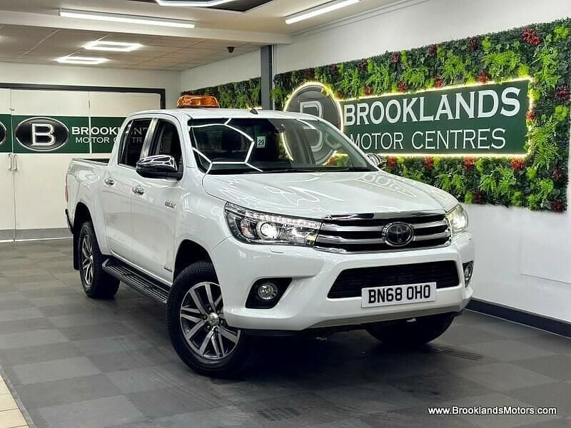 Used Toyota HiLux 150 HP (110 kW) 2018 White Pickup