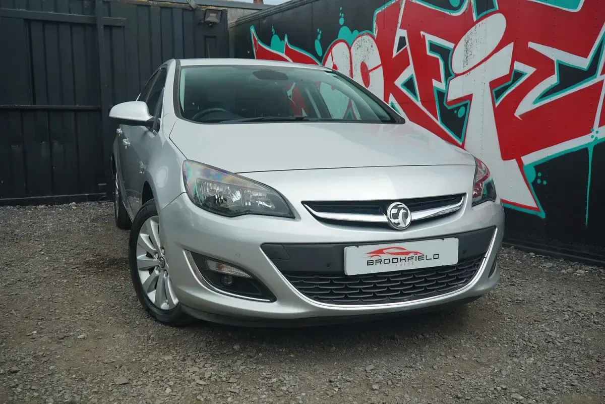 Used Vauxhall Astra Elite 165 HP (121 kW) 2014 Silver Hatchback