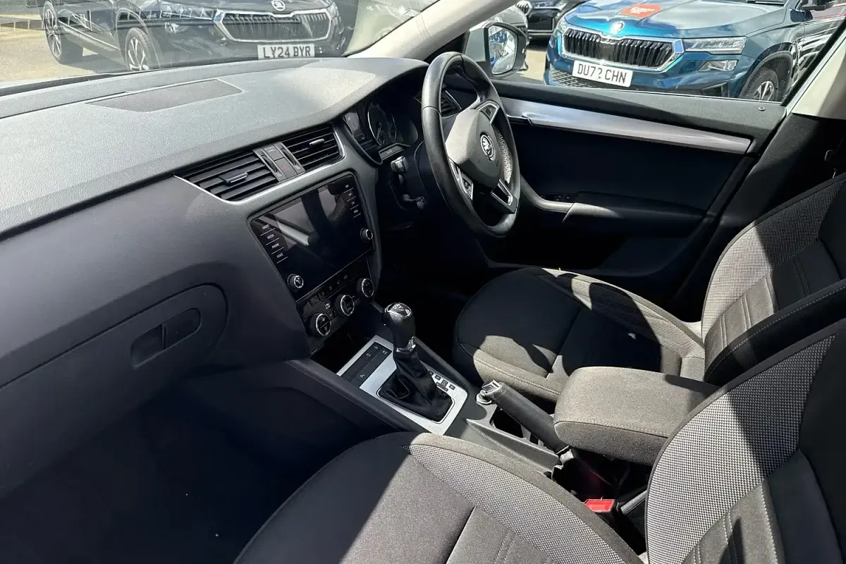 Used Skoda Octavia SE Technology 116 HP (85 kW) 2019 Silver Estate
