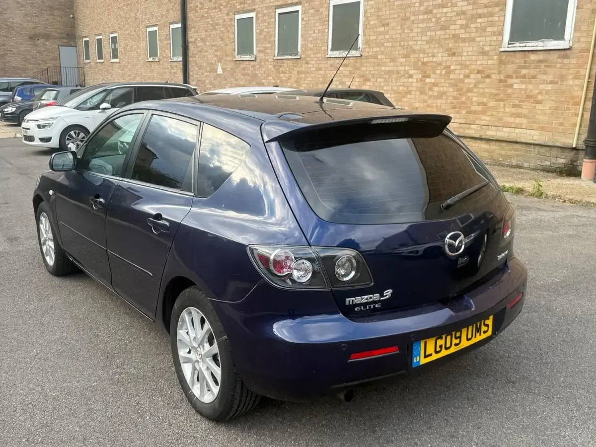 Used Mazda 3 Takara 105 HP (77 kW) 2009 Blue Hatchback
