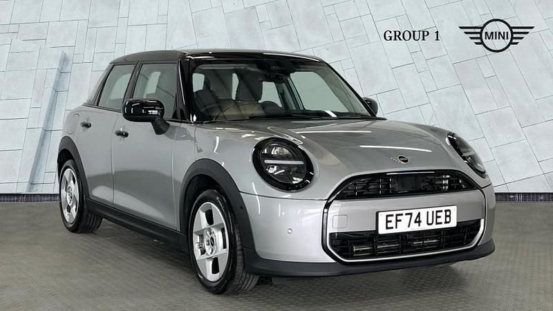 Używany Mini Cooper Hatch 156 KM (114 kW) 2024 Srebrny Hatchback