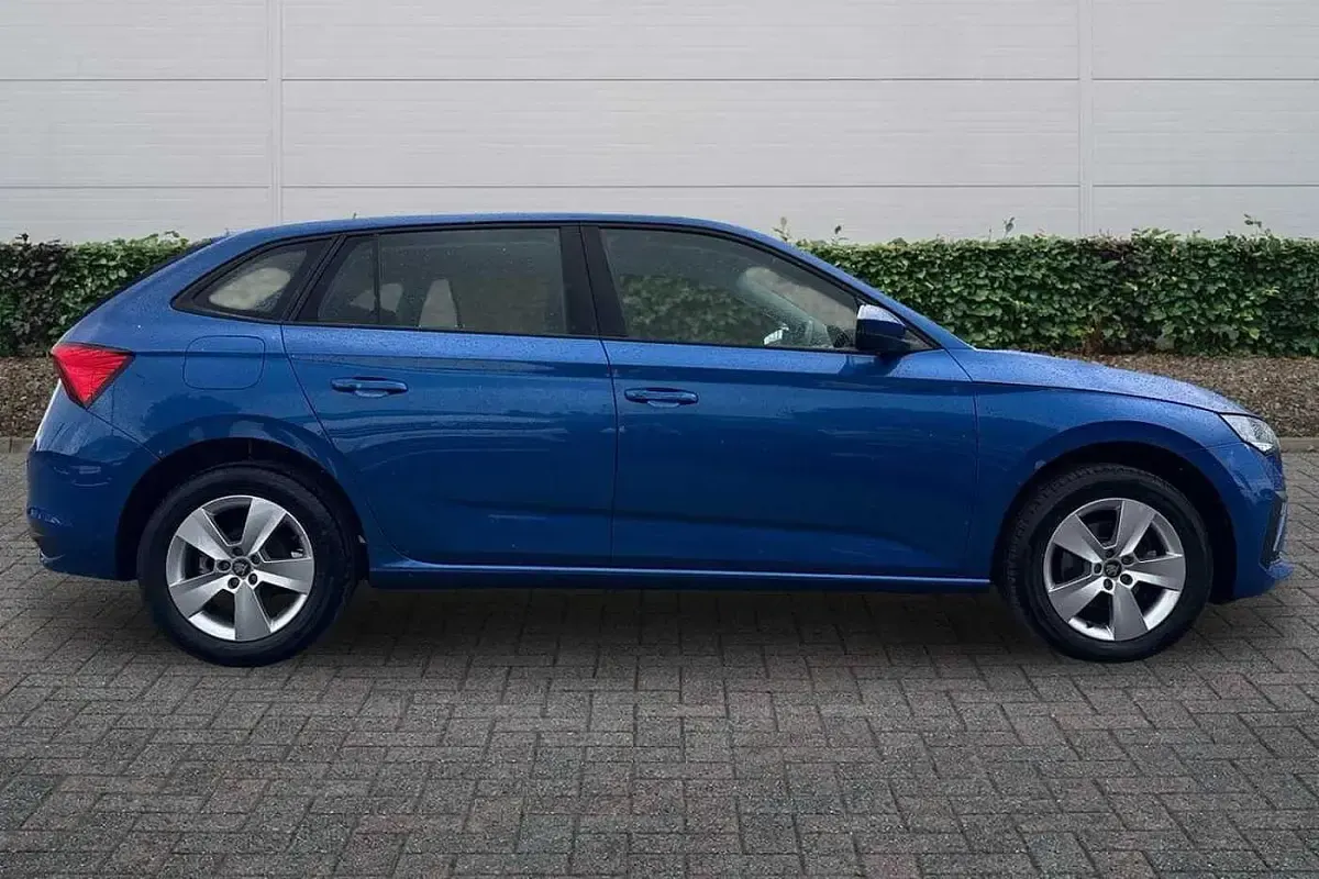 Used Skoda Scala SE 85 HP (62 kW) 2025 Race blue metallic Hatchback