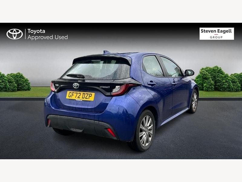 Used Toyota Yaris Hybrid 114 HP (83 kW) 2023 Blue Hatchback