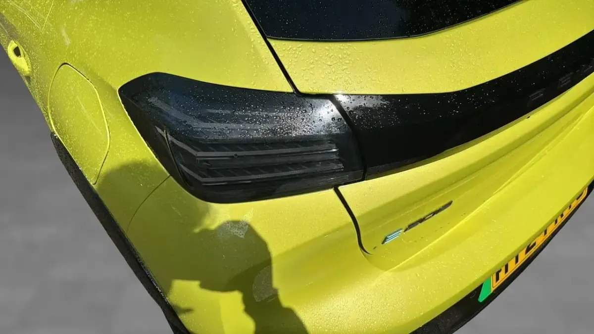 Used Peugeot e-208 GT 113 kW (154 HP) 2024 Yellow Hatchback