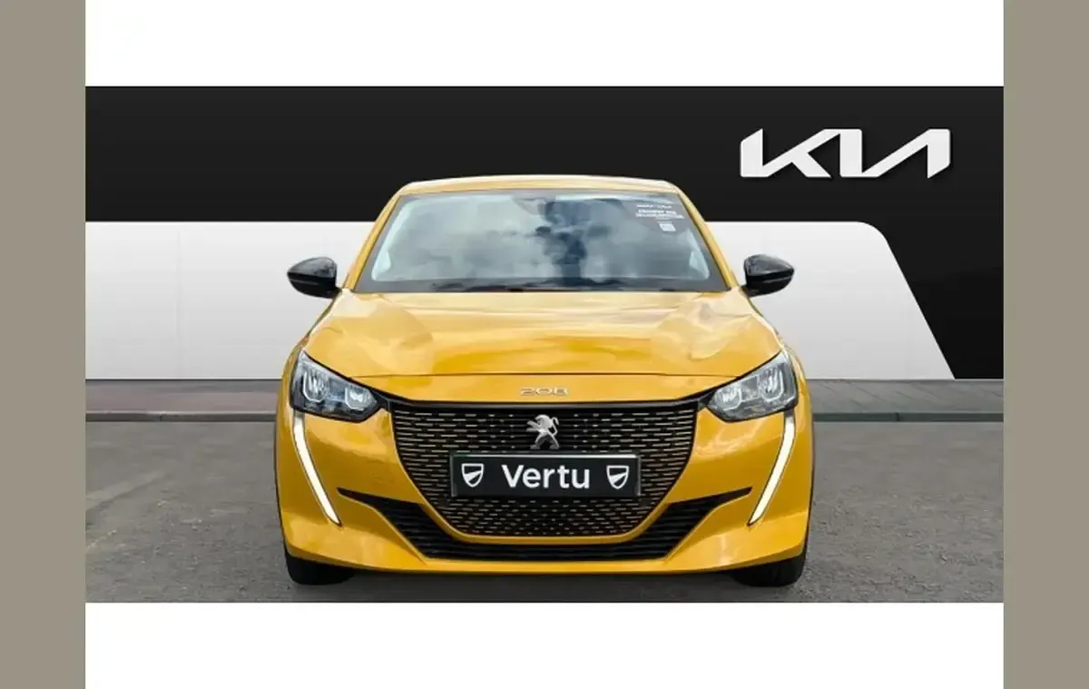 Used Peugeot e-208 Allure Premium 100 kW (136 HP) 2022 Yellow Hatchback