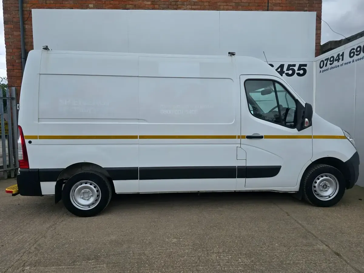Used Vauxhall Movano 130 HP (95 kW) 2019 White MPV