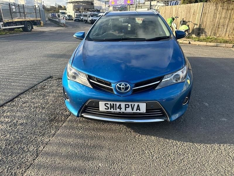 Blue Used 2014 Toyota Auris Hybrid Estate | £3,990 (Fair price) - Image 1/4