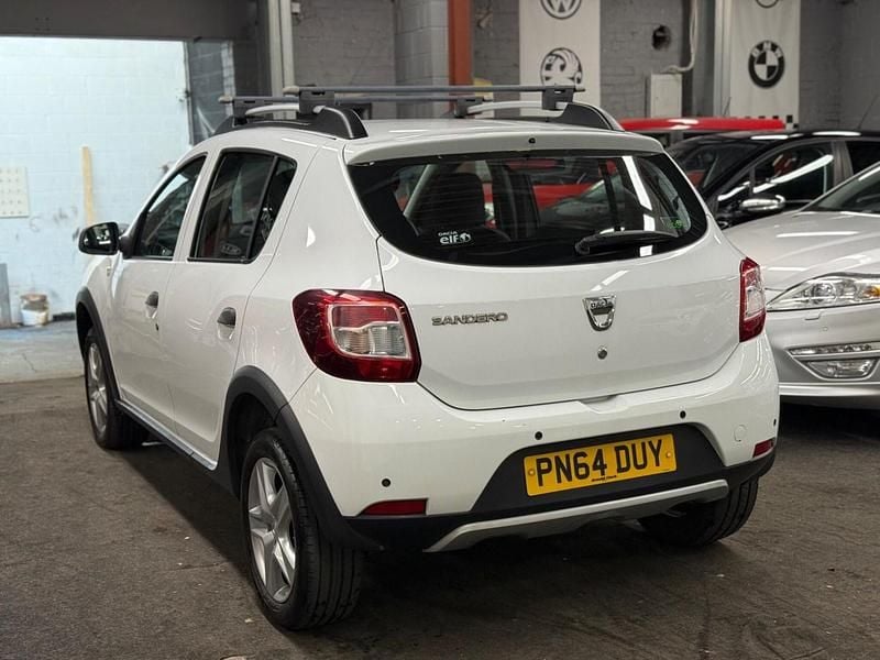 Used Dacia Sandero Lauréate 90 HP (66 kW) 2014 White Hatchback