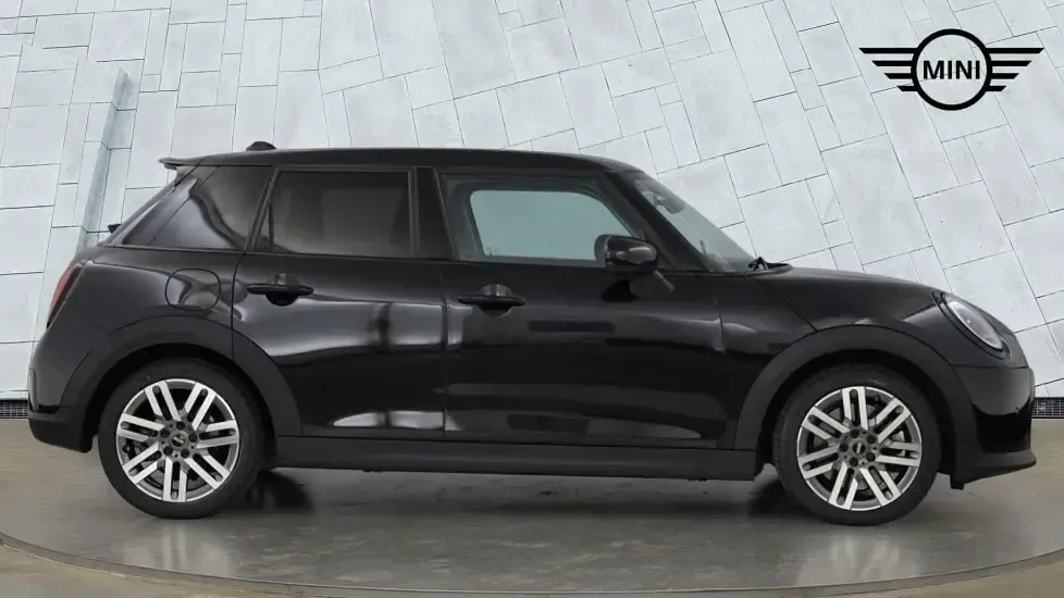 Used Mini Cooper S Hatch 201 HP (147 kW) 2024 Black Hatchback