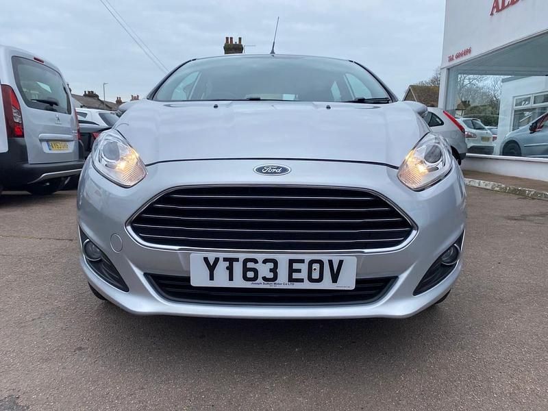 Used Ford Fiesta Zetec 82 HP (60 kW) 2013 Silver Hatchback