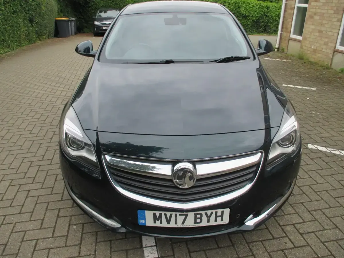 Second-hand Vauxhall Insignia Elite 2017 Verde Hatchback