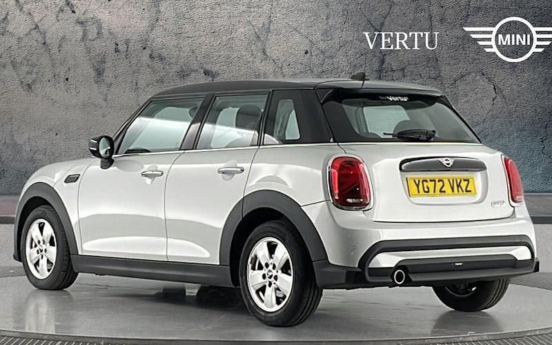 Begagnad Mini Cooper Classic 136 HK (100 kW) 2022 Silver Halvkombi