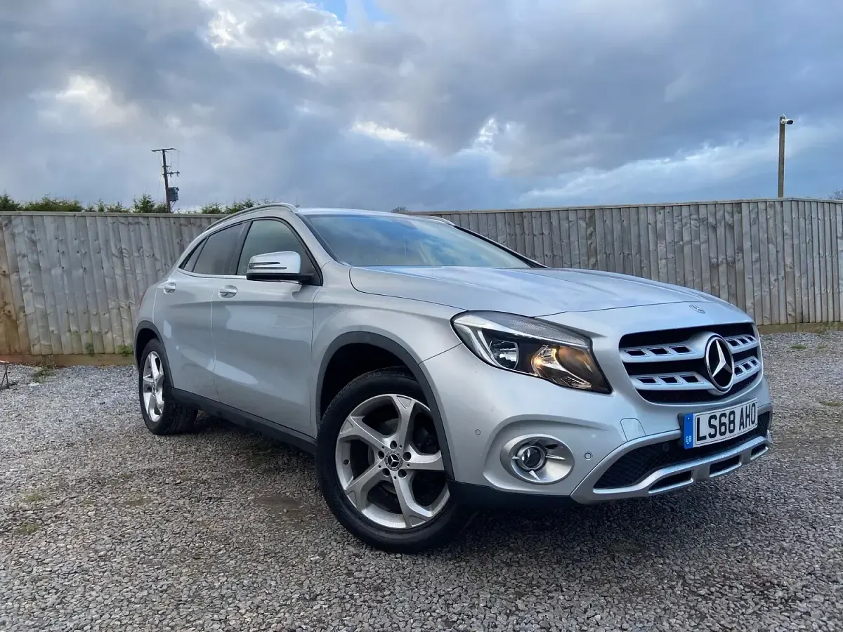 Used Mercedes GLA200 Executive 156 HP (114 kW) 2018 Silver SUV