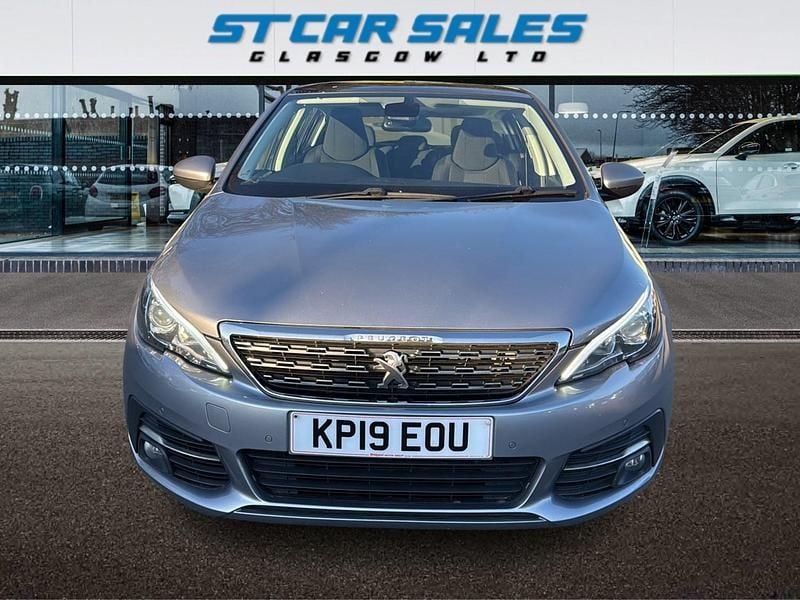 Usado Peugeot 308 Allure 130 HP (95 kW) 2019 Cinzento Citadino