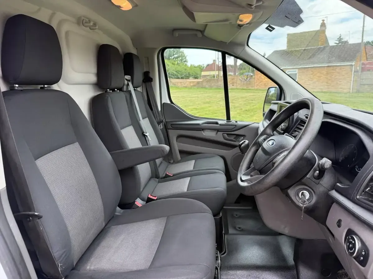 Used Ford Transit Custom 105 HP (77 kW) 2020 White Van
