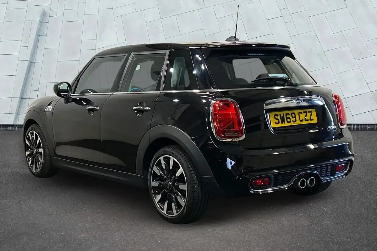 Used Mini Cooper S Exclusive 189 HP (139 kW) 2019 Black Hatchback