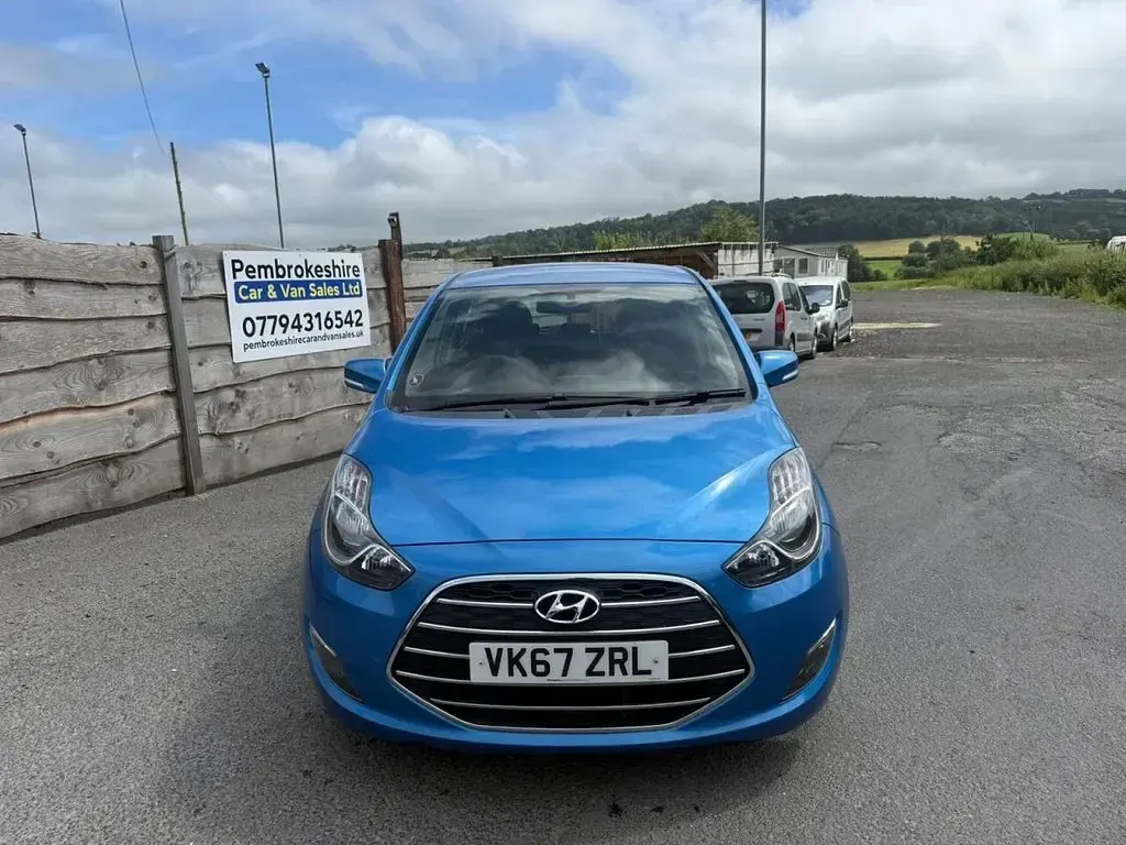 Used Hyundai ix20 SE 90 HP (66 kW) 2017 Blue Hatchback