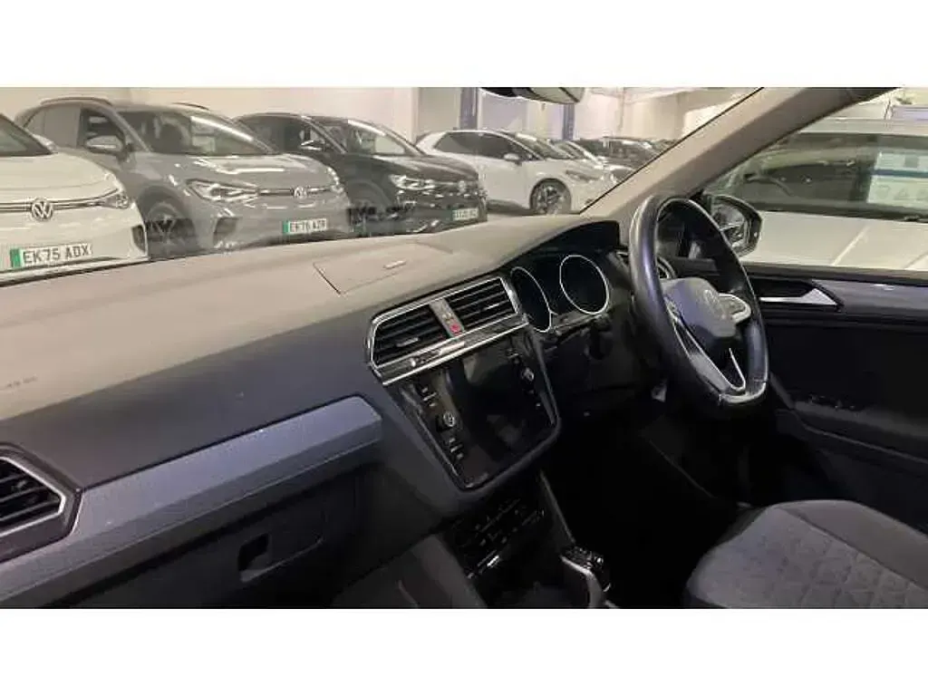 Used VW Tiguan Life 150 HP (110 kW) 2022 Deep black SUV