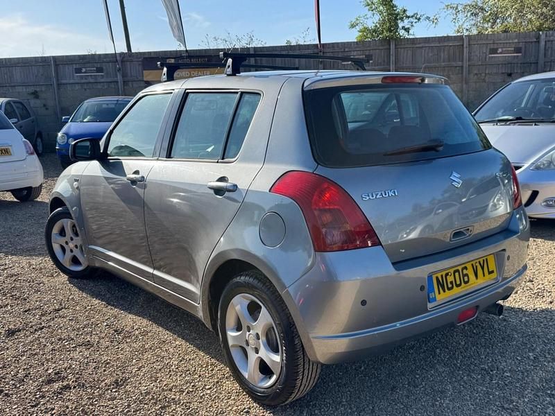 Używany Suzuki Swift GLX 102 KM (75 kW) 2006 Szary Hatchback