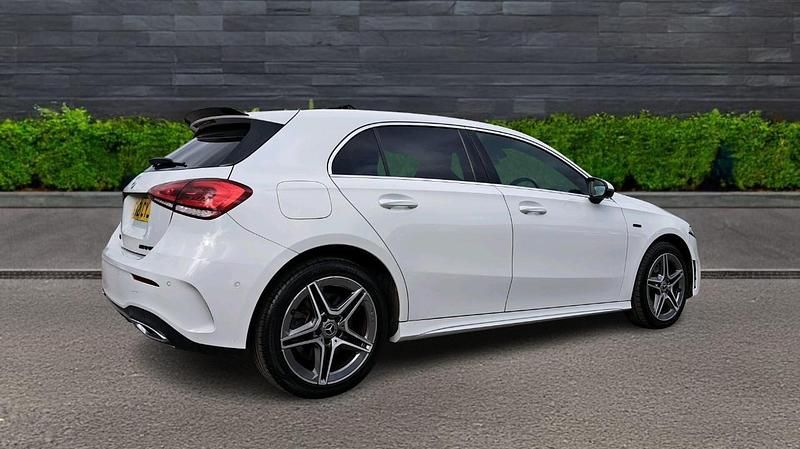 Used Mercedes A250 Executive 215 HP (158 kW) 2021 White Hatchback