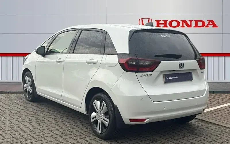 Used Honda Jazz Hybrid 109 HP (80 kW) 2022 White Hatchback