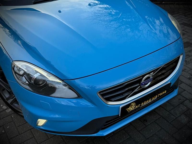 Used Volvo V40 R-Design 120 HP (88 kW) 2015 Blue Hatchback
