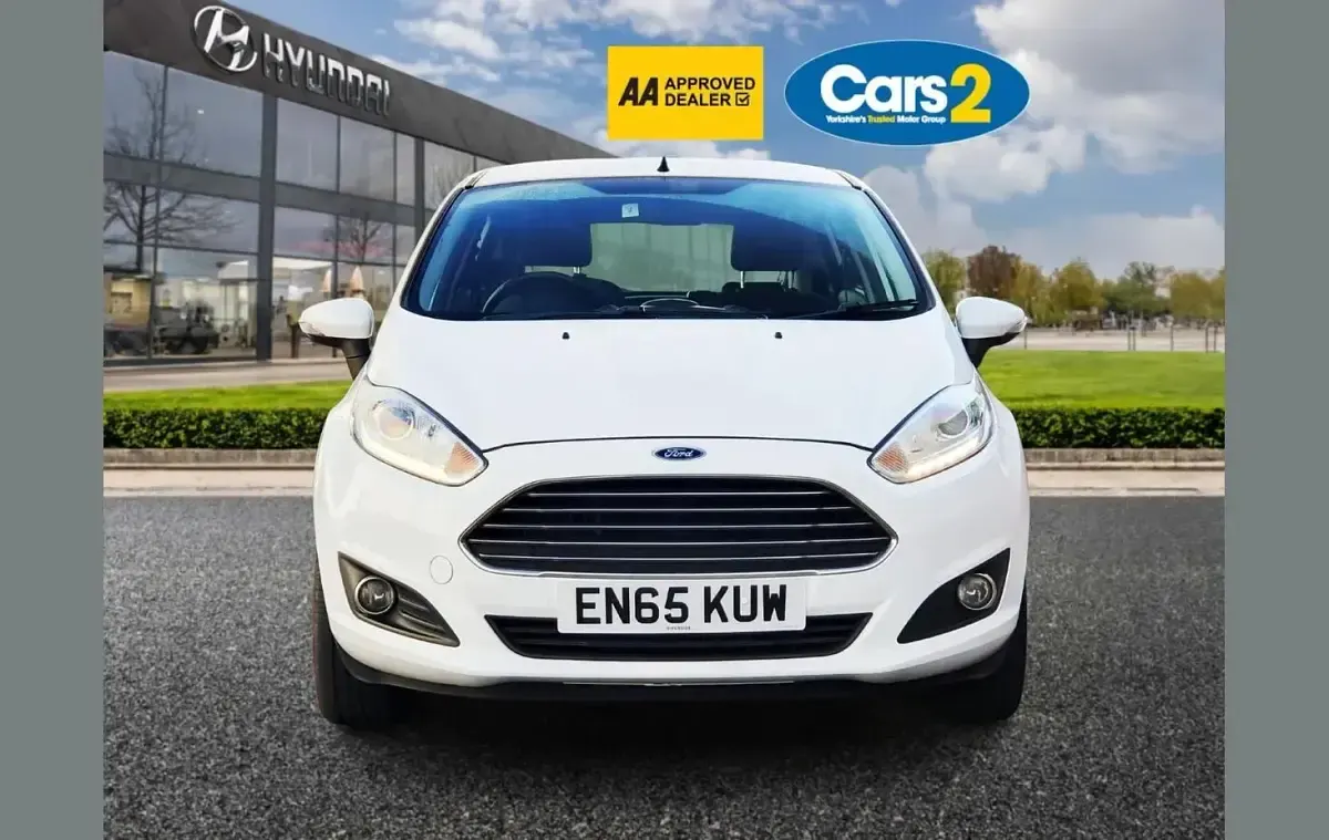 Used Ford Fiesta Zetec 99 HP (72 kW) 2016 White Hatchback