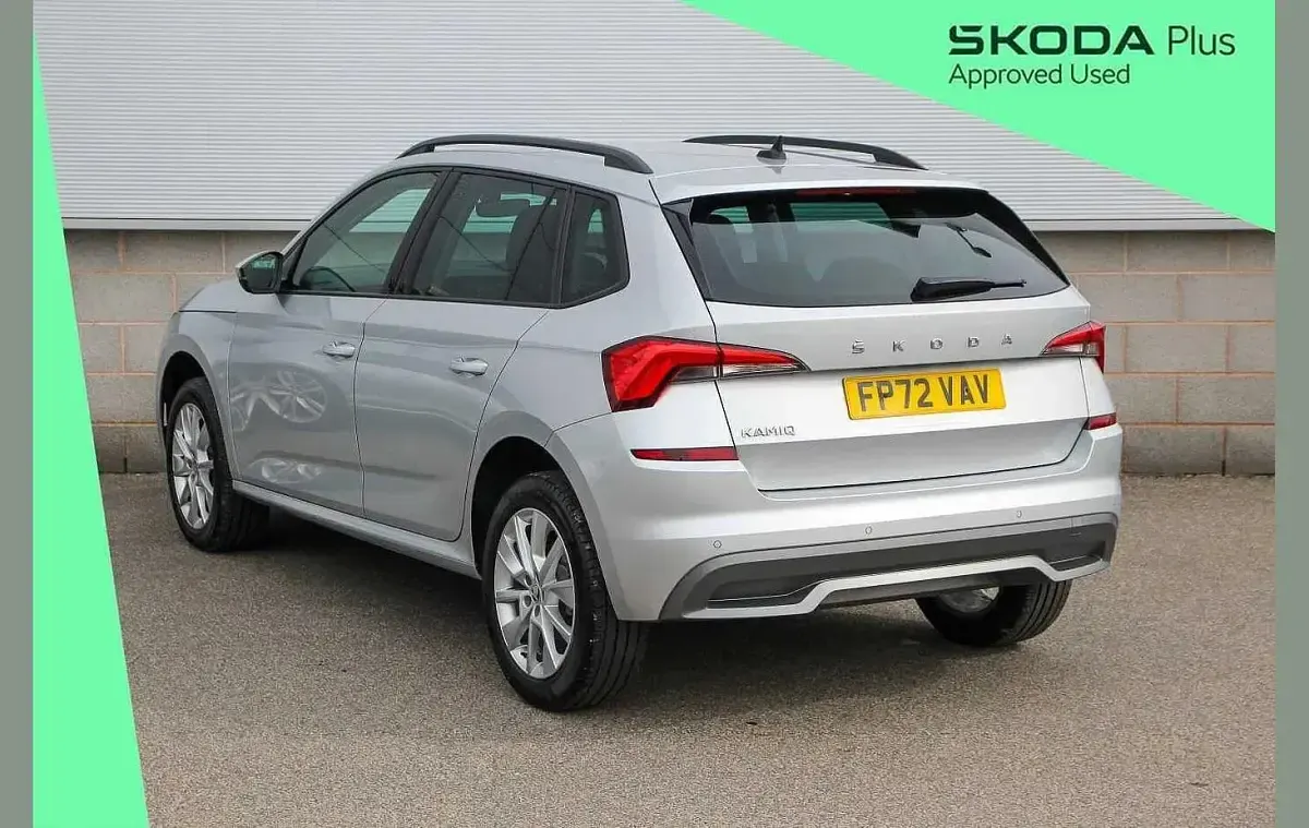 Used Skoda Kamiq SE Drive 94 HP (69 kW) 2023 Brilliant silver metallic SUV