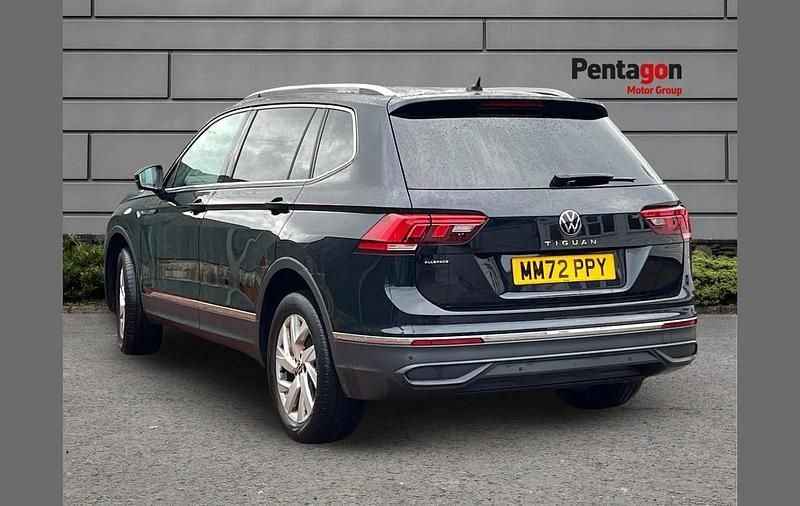 Used VW Tiguan Allspace Life 147 HP (108 kW) 2022 Black SUV