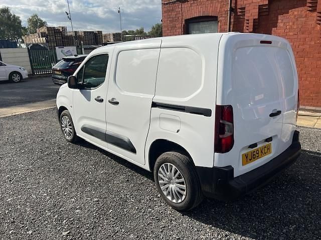 Used Citroën Berlingo 75 HP (55 kW) 2020 White MPV
