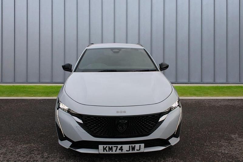 Used Peugeot 308 SW GT 129 HP (94 kW) 2024 White Estate