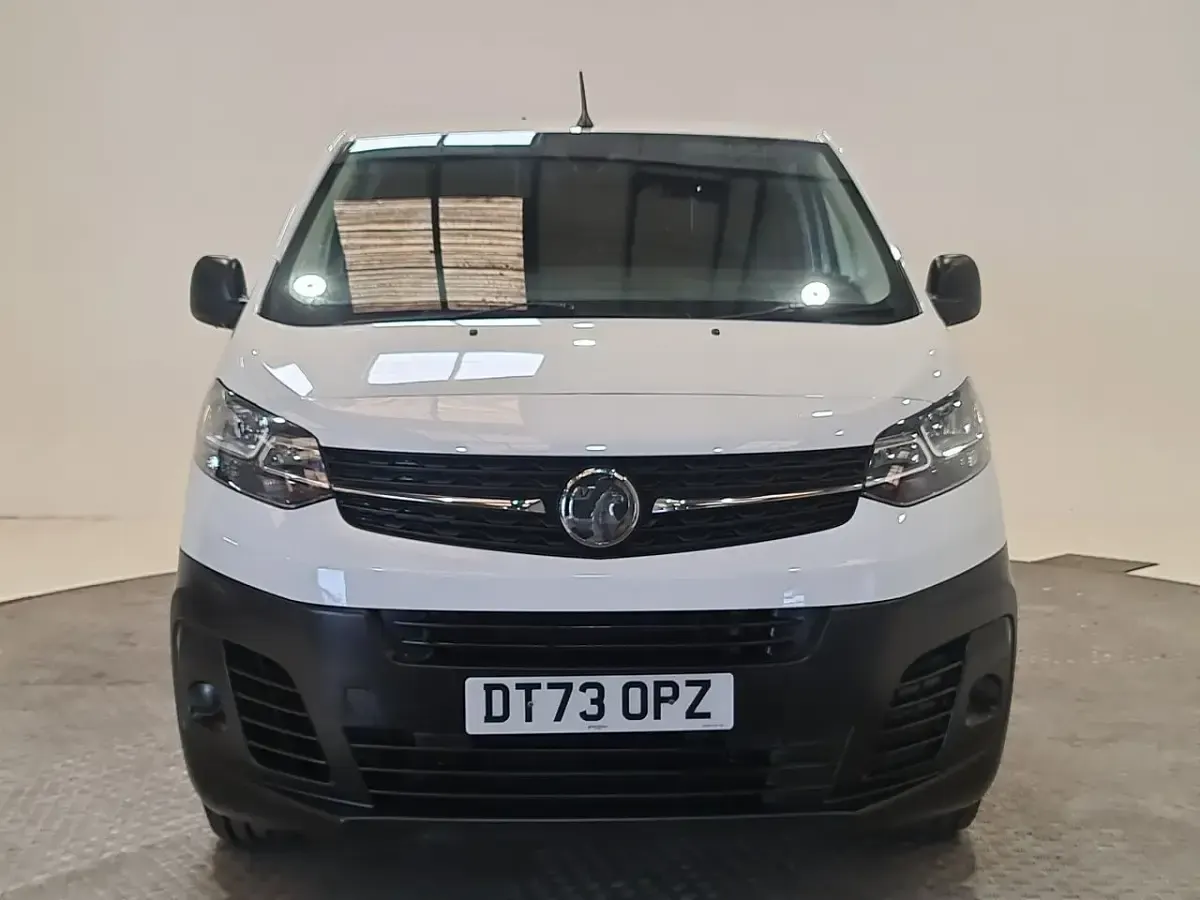 Used Vauxhall Vivaro 100 HP (73 kW) 2024 White MPV