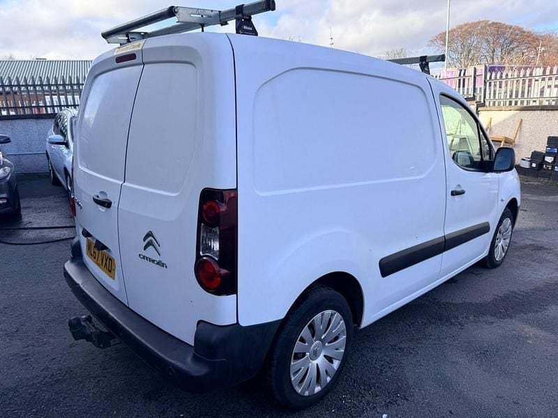 Used Citroën Berlingo 100 HP (73 kW) 2017 White MPV