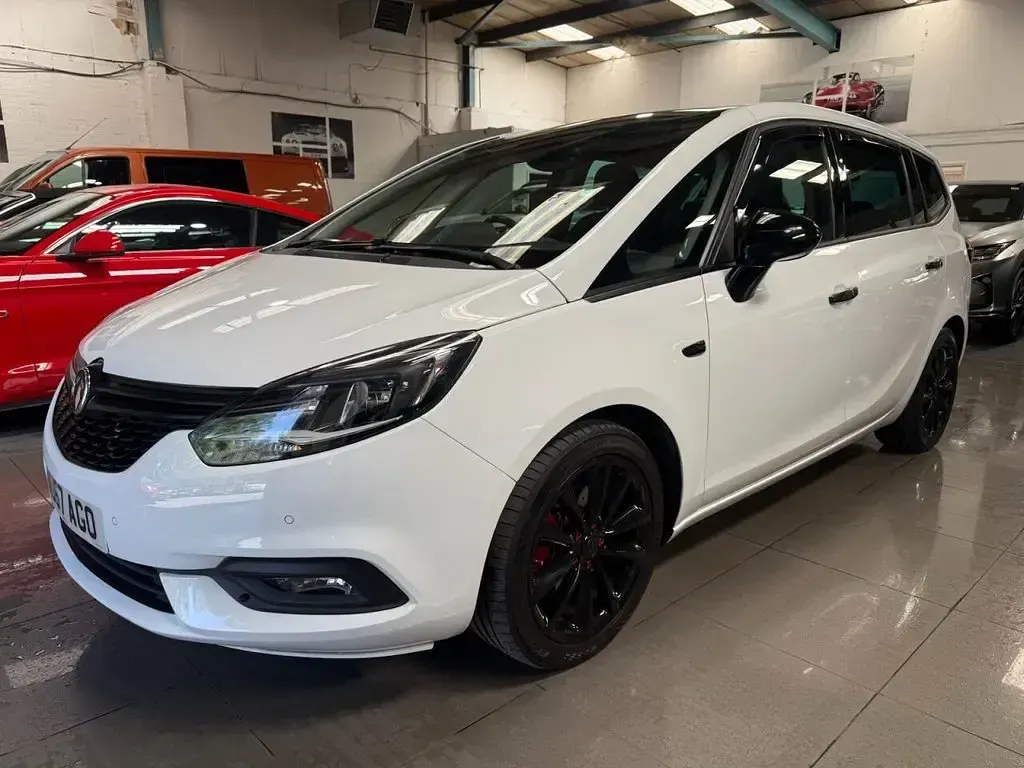 Used Vauxhall Zafira Tourer Elite 140 HP (102 kW) 2017 White MPV