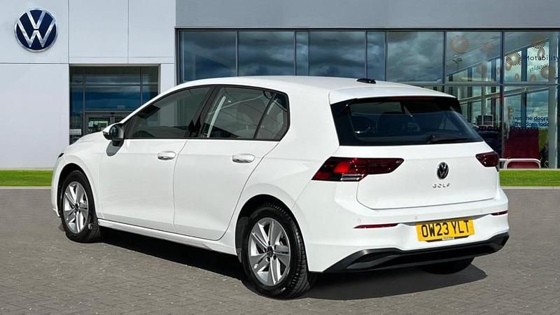 Used VW Golf VIII Life 150 HP (110 kW) 2023 Pure white