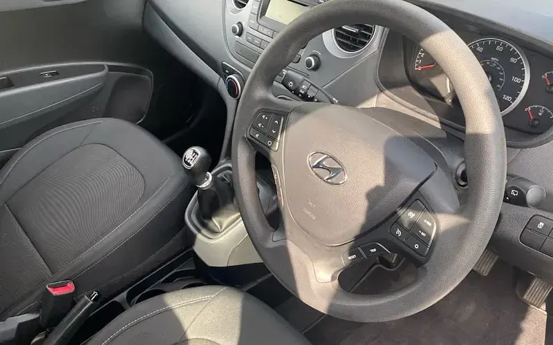 Used Hyundai i10 SE 88 HP (64 kW) 2017 White Hatchback