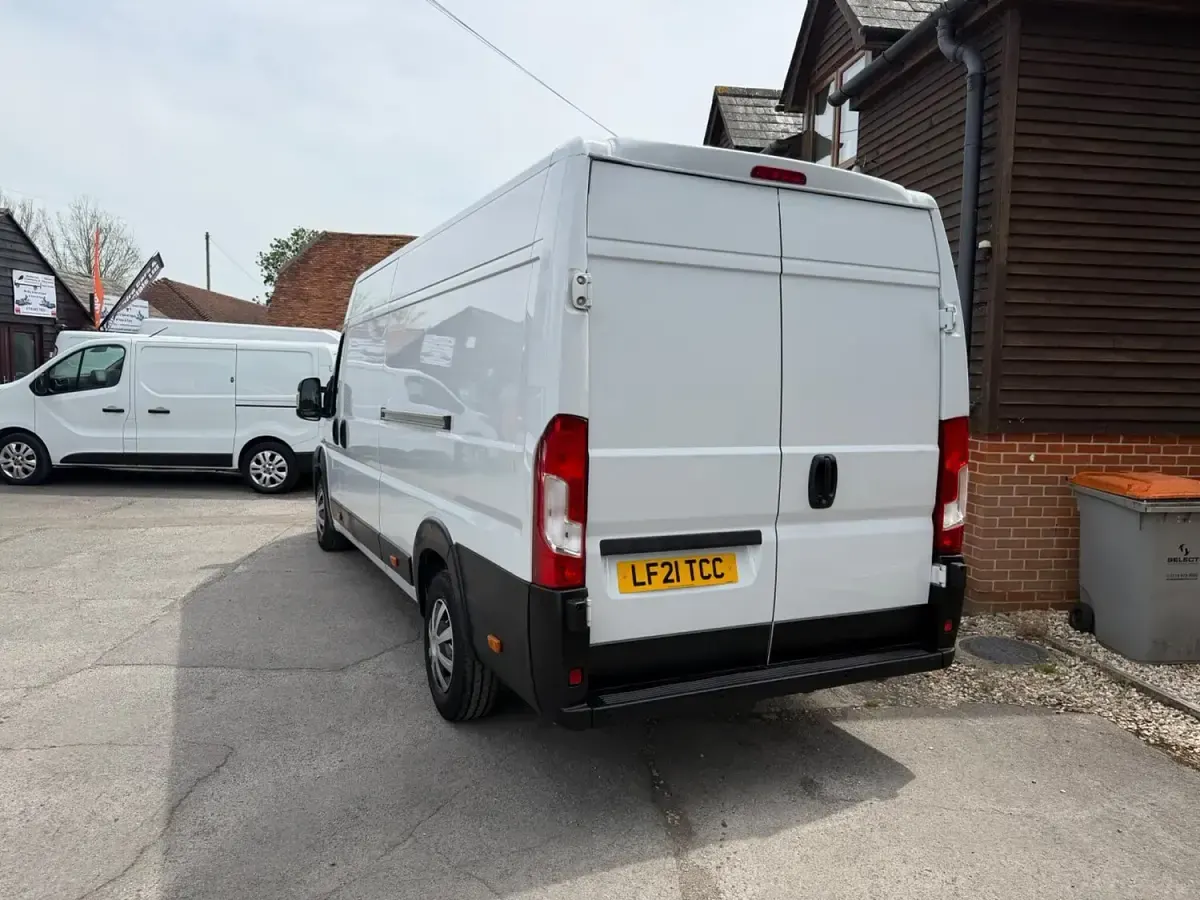 Used Citroën Relay 140 HP (102 kW) 2021 White Van