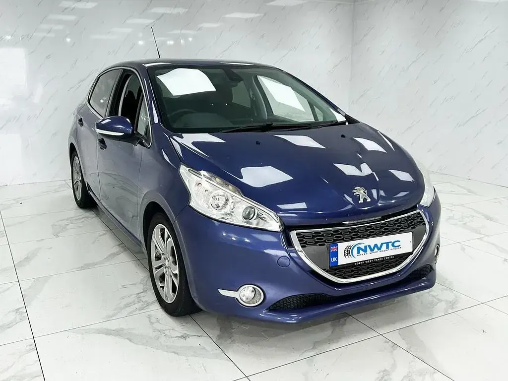 Used Peugeot 208 Allure 68 HP (50 kW) 2012 Blue Hatchback