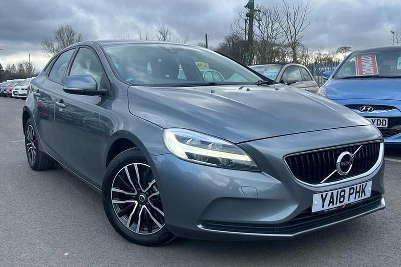 Used Volvo V40 Momentum 122 HP (89 kW) 2018 Grey Hatchback