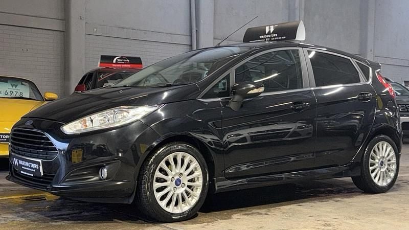 Used Ford Fiesta Titanium 125 HP (91 kW) 2014 Black Hatchback