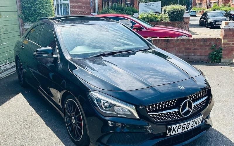 Usado Mercedes CLA220 AMG line 170 CV (125 kW) 2019 Berlina