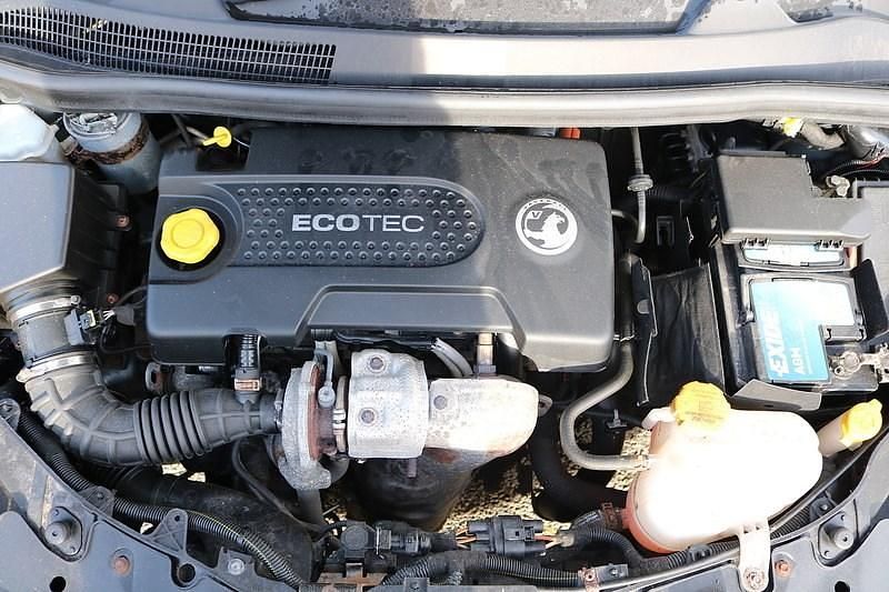 Używany Vauxhall Corsa Edition 2014 Srebrny Hatchback
