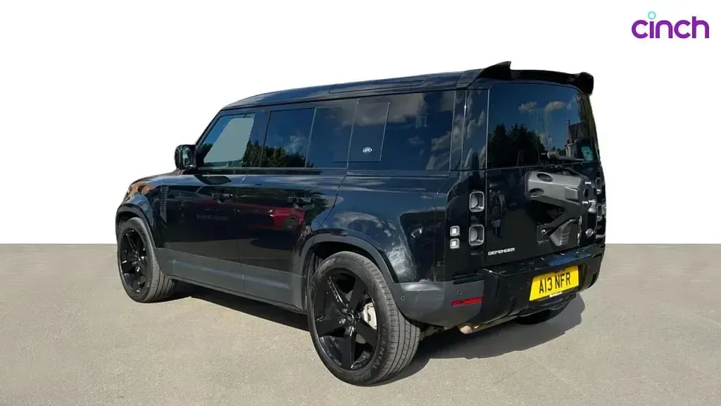 Used Land Rover Defender SE 249 HP (183 kW) 2021 Santorini black metallic SUV
